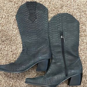 SALE 🔥 Western Boots - Like new!